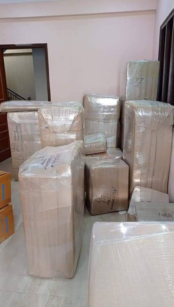 Household goods loading truck